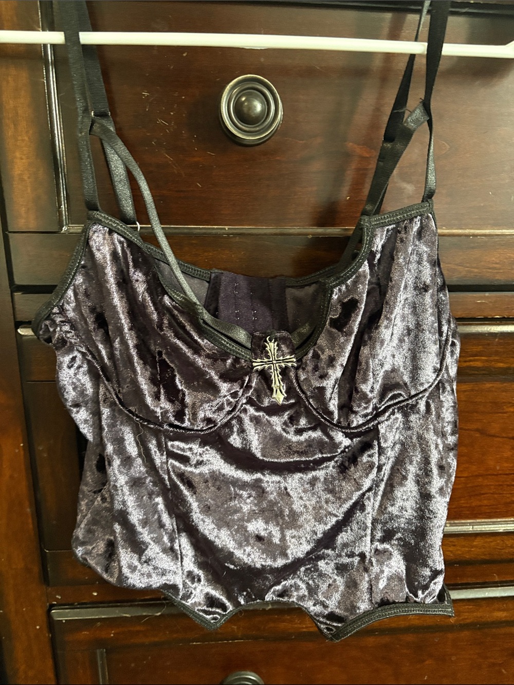 ROMWE Velvet Cropped Cami Top in Deep Purple with Cross Accent